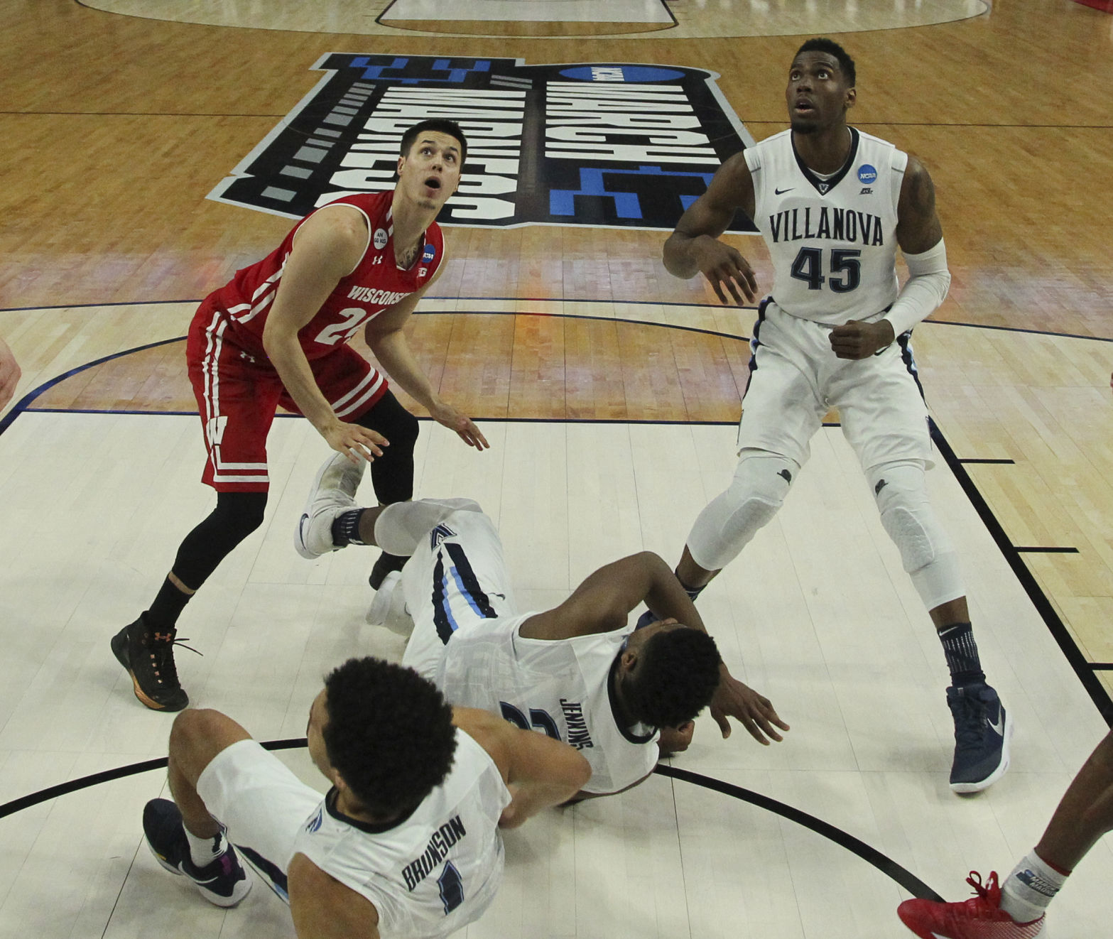 Badgers 65, Wildcats 62